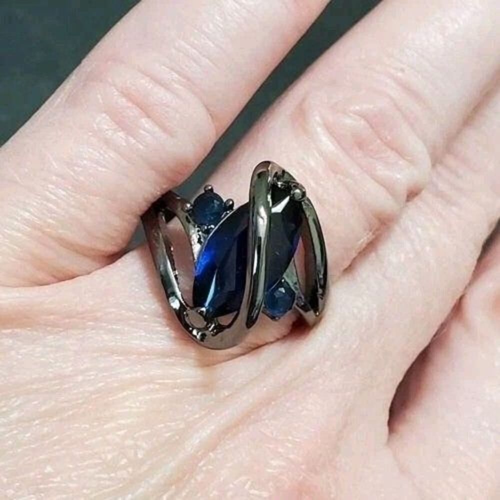 Dark Silver Tone Ring with Blue Stones Size 7.5